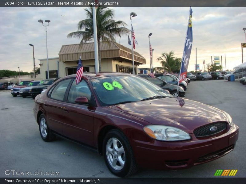 Merlot Metallic / Medium Graphite 2004 Ford Taurus SE Sedan