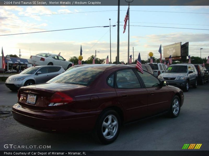 Merlot Metallic / Medium Graphite 2004 Ford Taurus SE Sedan