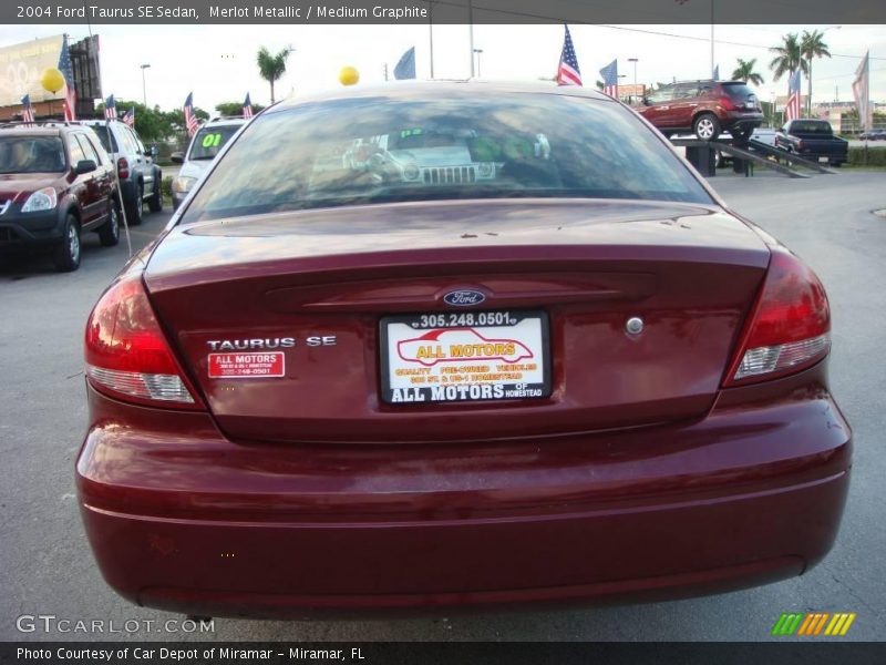 Merlot Metallic / Medium Graphite 2004 Ford Taurus SE Sedan