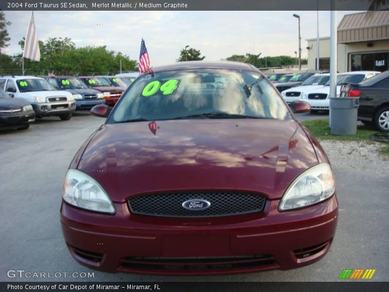Merlot Metallic / Medium Graphite 2004 Ford Taurus SE Sedan