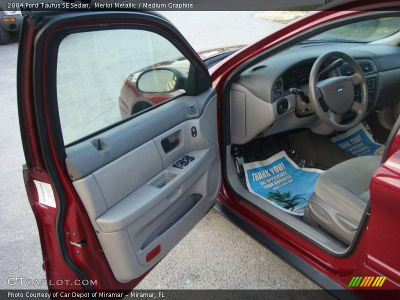 Merlot Metallic / Medium Graphite 2004 Ford Taurus SE Sedan