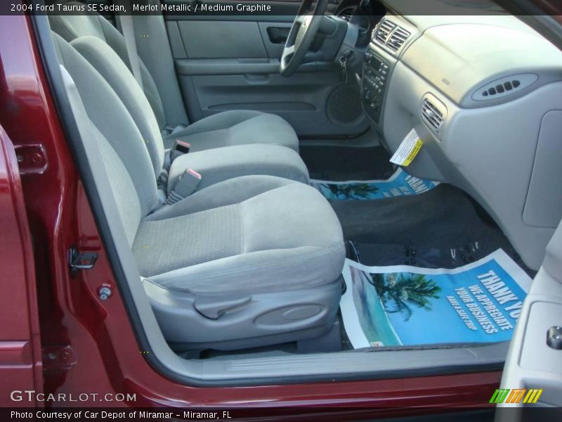 Merlot Metallic / Medium Graphite 2004 Ford Taurus SE Sedan