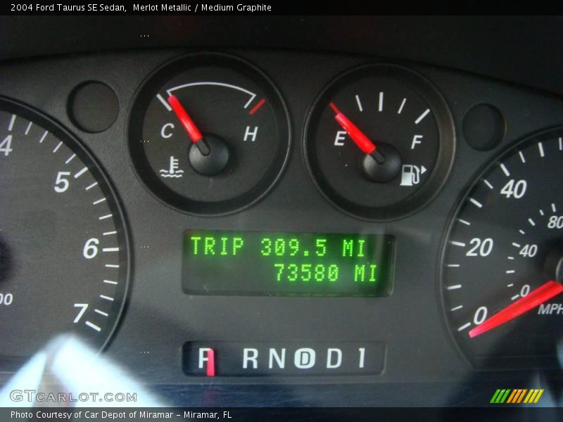 Merlot Metallic / Medium Graphite 2004 Ford Taurus SE Sedan