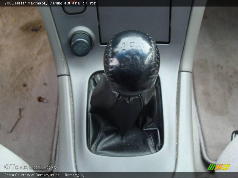 Sterling Mist Metallic / Frost 2001 Nissan Maxima SE