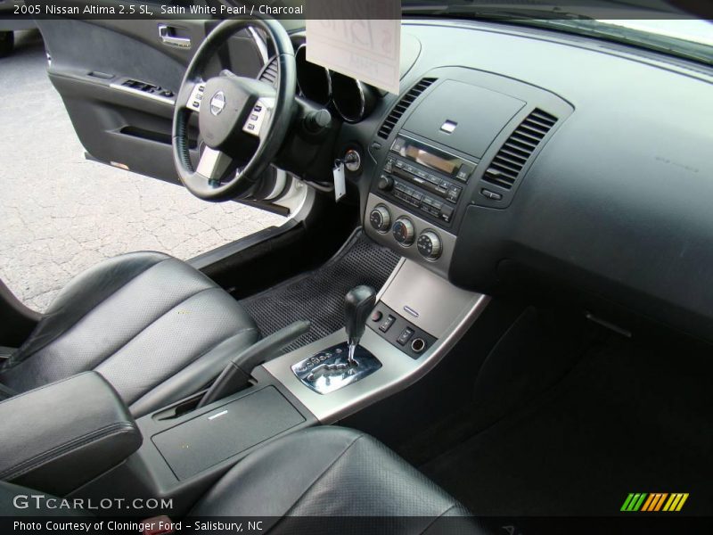 Satin White Pearl / Charcoal 2005 Nissan Altima 2.5 SL