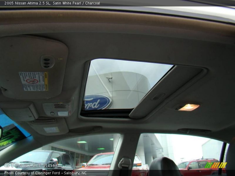 Satin White Pearl / Charcoal 2005 Nissan Altima 2.5 SL