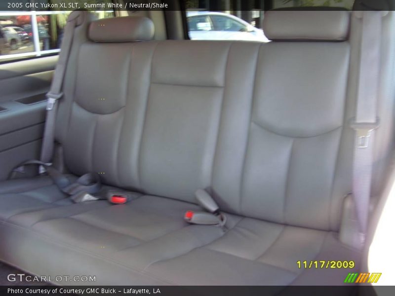 Summit White / Neutral/Shale 2005 GMC Yukon XL SLT