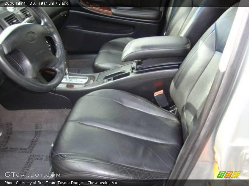 Titanium / Black 2000 Infiniti I 30