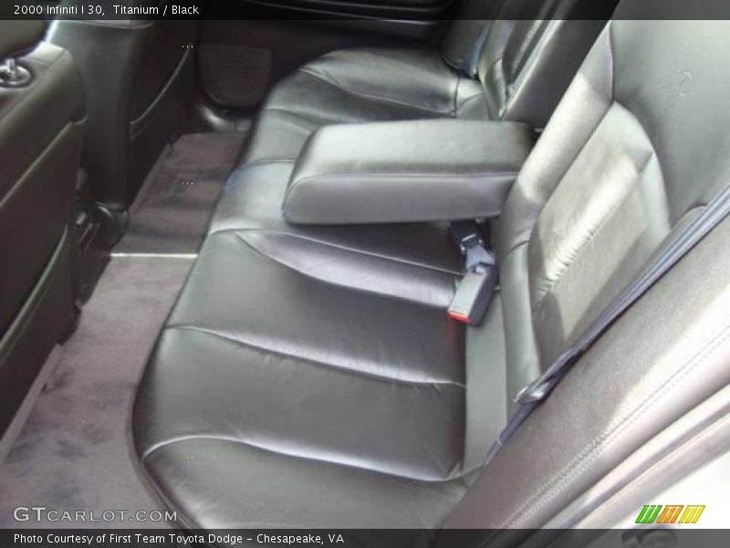 Titanium / Black 2000 Infiniti I 30
