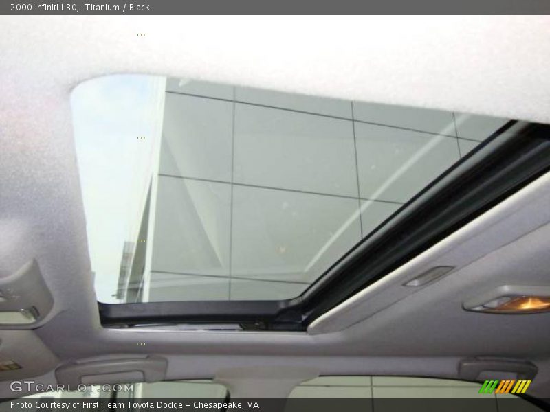 Titanium / Black 2000 Infiniti I 30