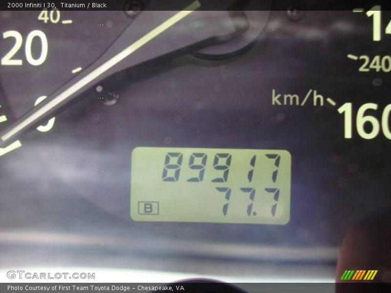 Titanium / Black 2000 Infiniti I 30