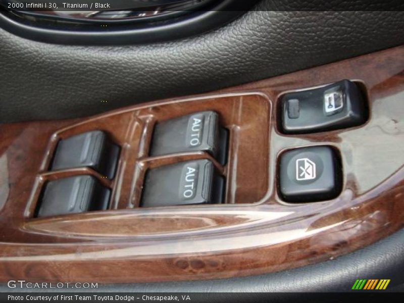 Titanium / Black 2000 Infiniti I 30