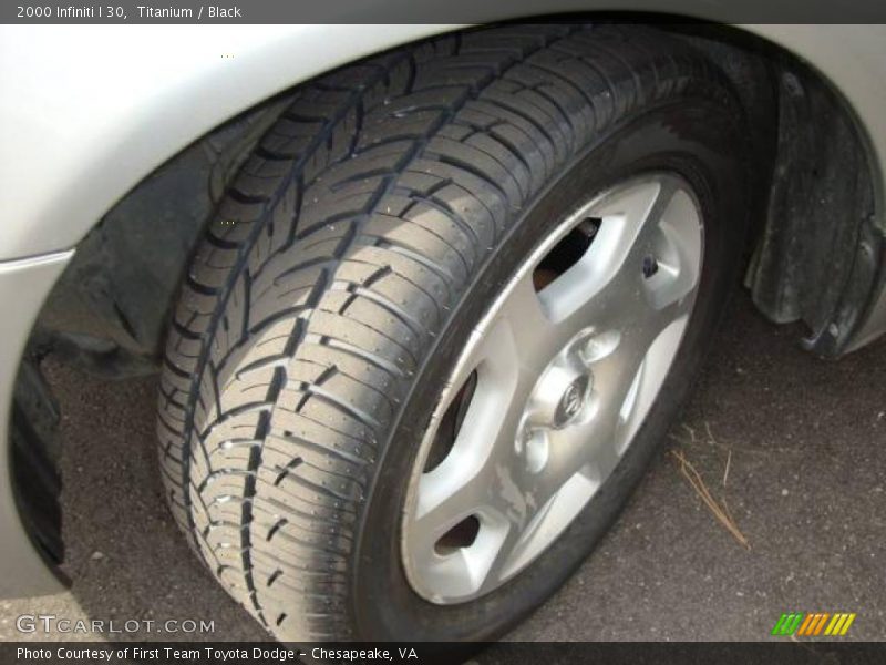 Titanium / Black 2000 Infiniti I 30