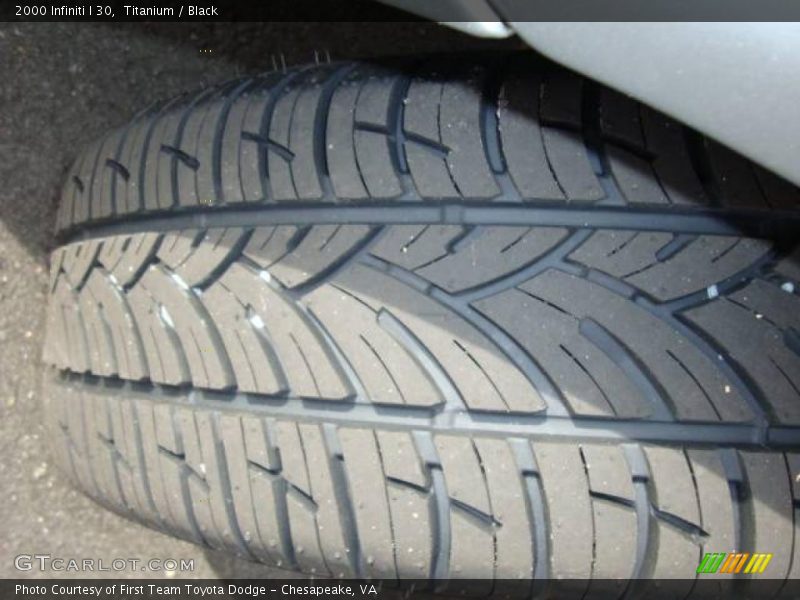 Titanium / Black 2000 Infiniti I 30