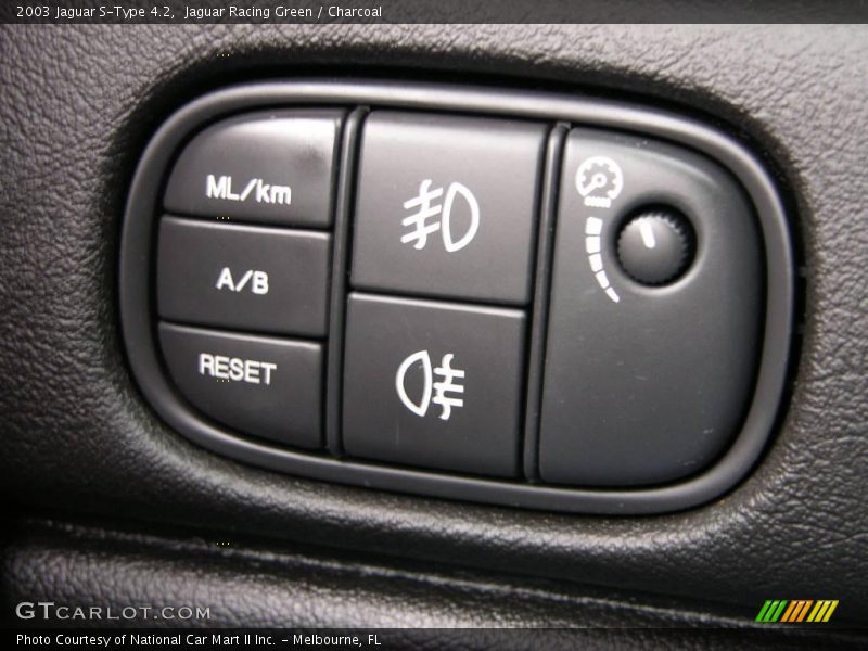 Jaguar Racing Green / Charcoal 2003 Jaguar S-Type 4.2