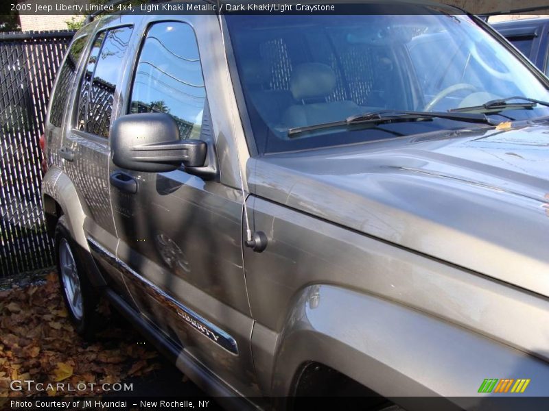 Light Khaki Metallic / Dark Khaki/Light Graystone 2005 Jeep Liberty Limited 4x4