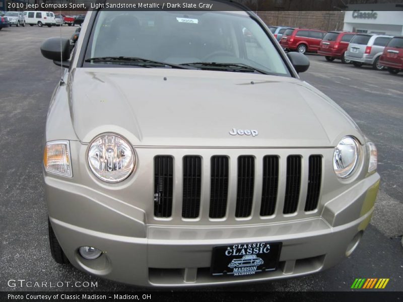Light Sandstone Metallic / Dark Slate Gray 2010 Jeep Compass Sport