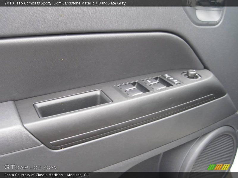 Light Sandstone Metallic / Dark Slate Gray 2010 Jeep Compass Sport