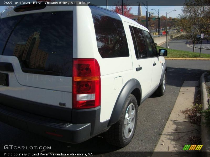 Chawton White / Alpaca Beige 2005 Land Rover LR3 SE