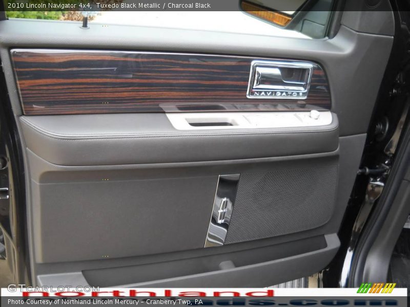 Tuxedo Black Metallic / Charcoal Black 2010 Lincoln Navigator 4x4