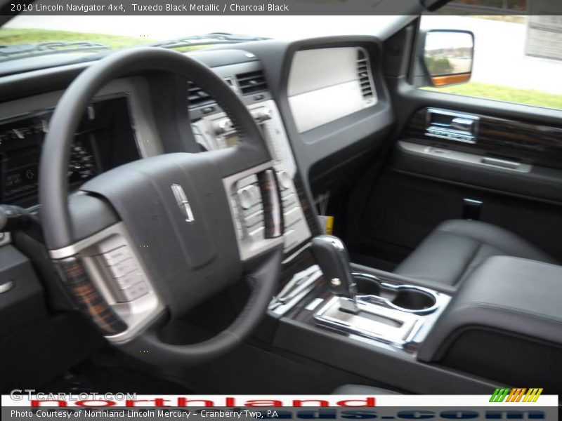 Tuxedo Black Metallic / Charcoal Black 2010 Lincoln Navigator 4x4
