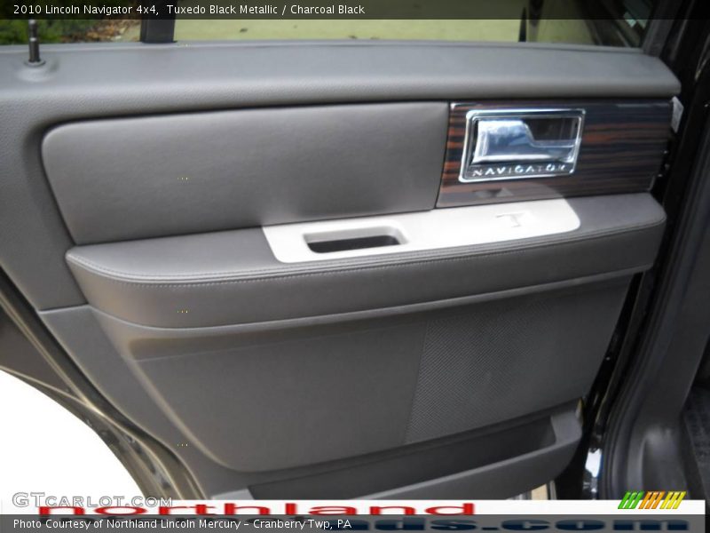 Tuxedo Black Metallic / Charcoal Black 2010 Lincoln Navigator 4x4