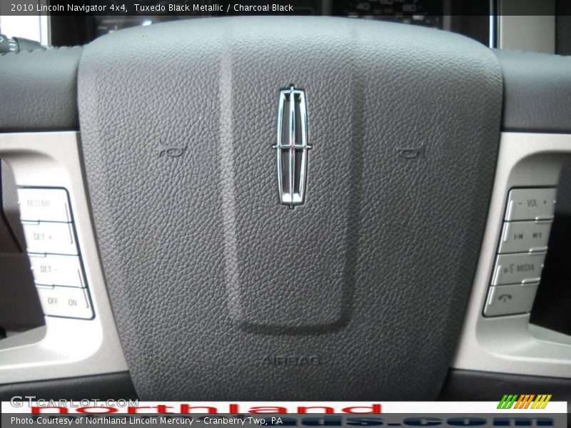 Tuxedo Black Metallic / Charcoal Black 2010 Lincoln Navigator 4x4