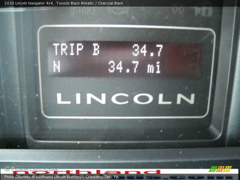 Tuxedo Black Metallic / Charcoal Black 2010 Lincoln Navigator 4x4