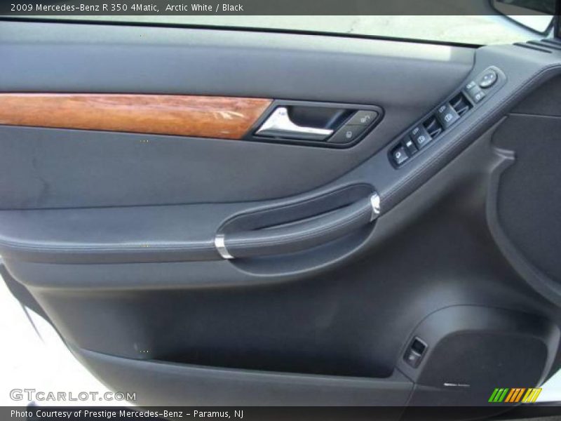 Arctic White / Black 2009 Mercedes-Benz R 350 4Matic