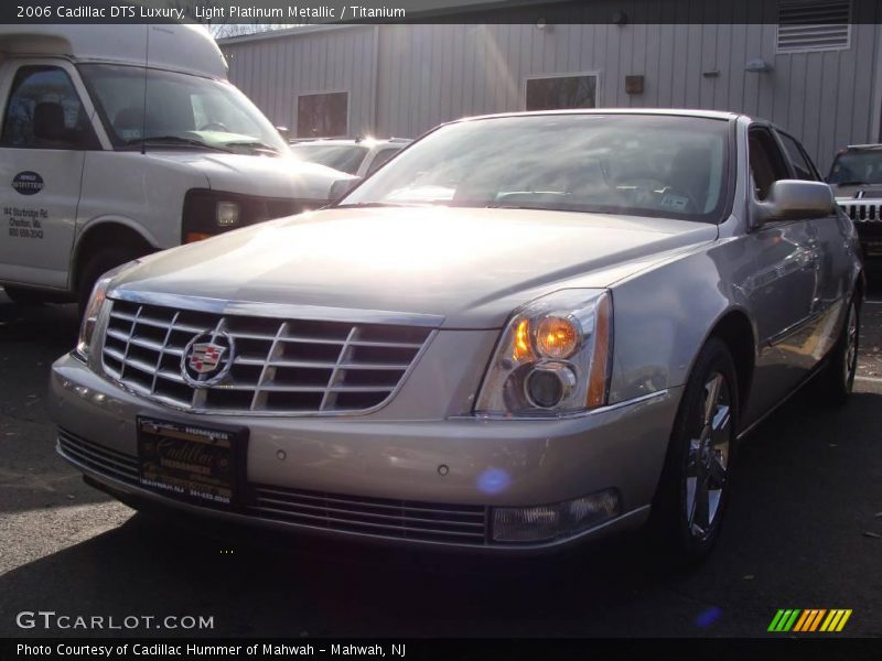 Light Platinum Metallic / Titanium 2006 Cadillac DTS Luxury