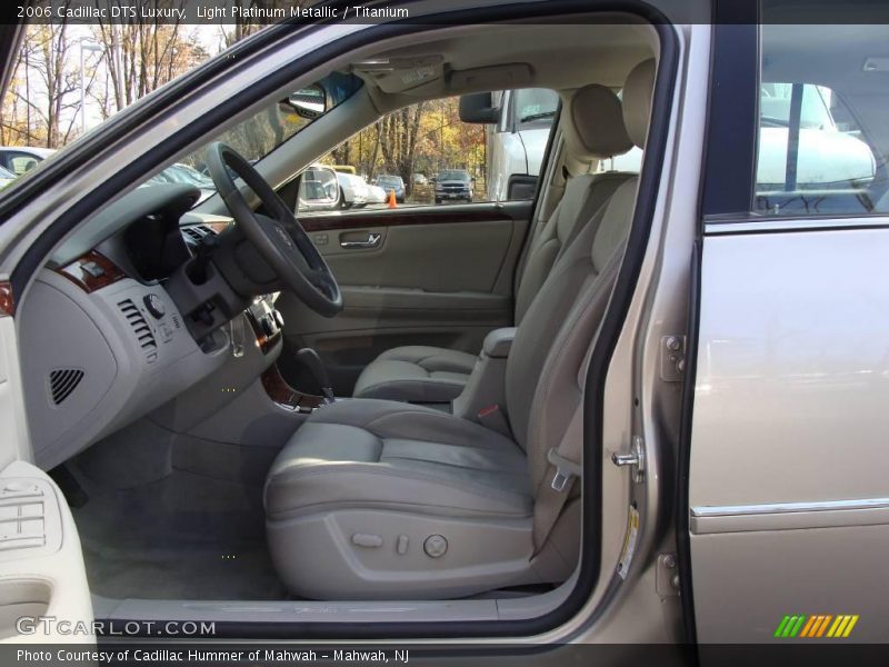 Light Platinum Metallic / Titanium 2006 Cadillac DTS Luxury