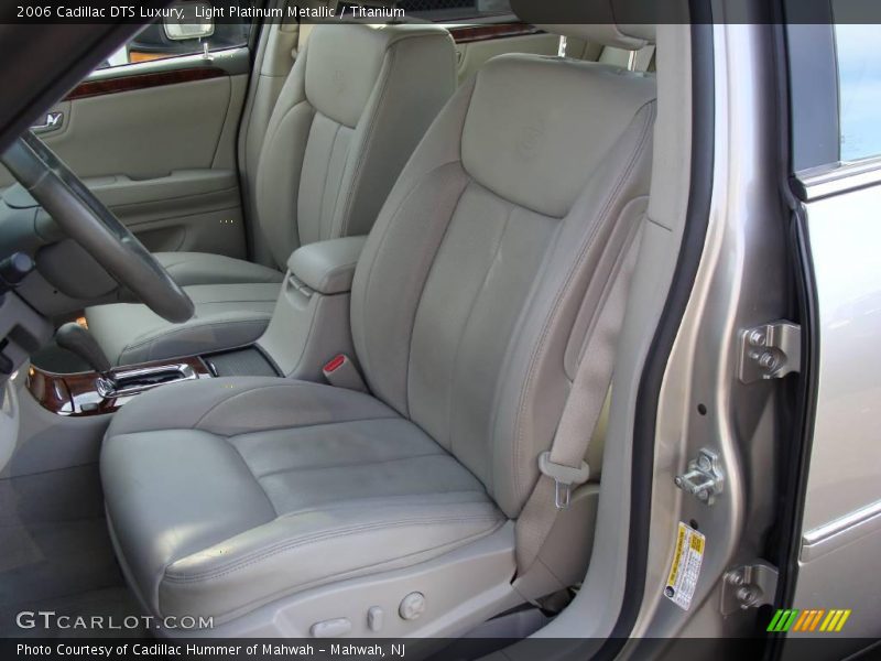 Light Platinum Metallic / Titanium 2006 Cadillac DTS Luxury