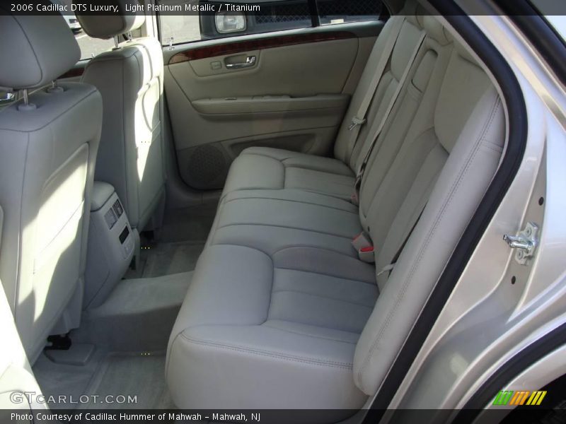 Light Platinum Metallic / Titanium 2006 Cadillac DTS Luxury