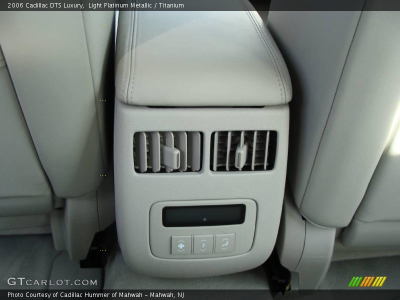 Light Platinum Metallic / Titanium 2006 Cadillac DTS Luxury