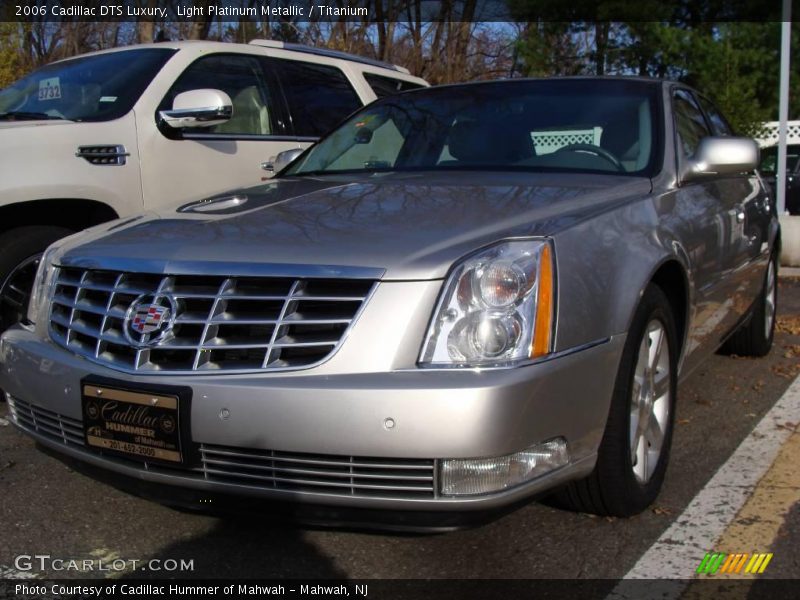 Light Platinum Metallic / Titanium 2006 Cadillac DTS Luxury