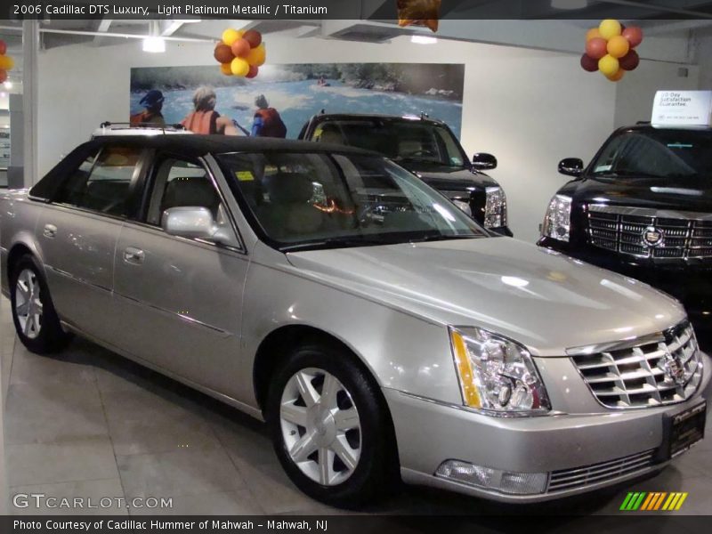 Light Platinum Metallic / Titanium 2006 Cadillac DTS Luxury