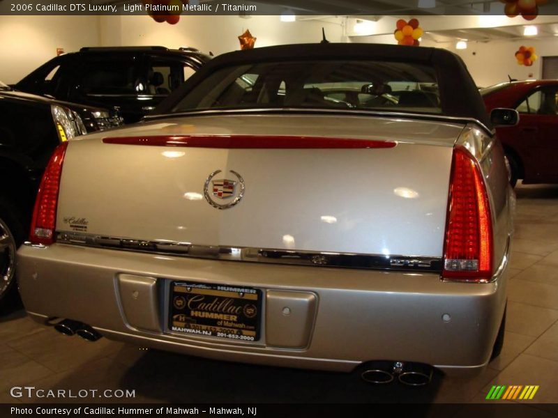 Light Platinum Metallic / Titanium 2006 Cadillac DTS Luxury