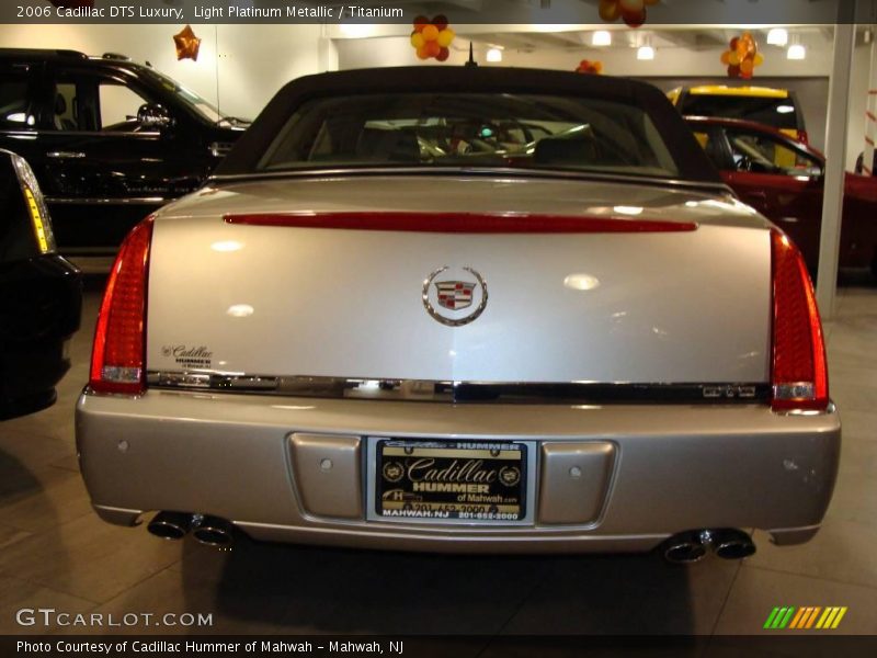 Light Platinum Metallic / Titanium 2006 Cadillac DTS Luxury
