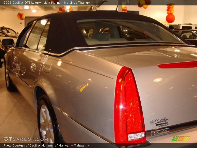 Light Platinum Metallic / Titanium 2006 Cadillac DTS Luxury