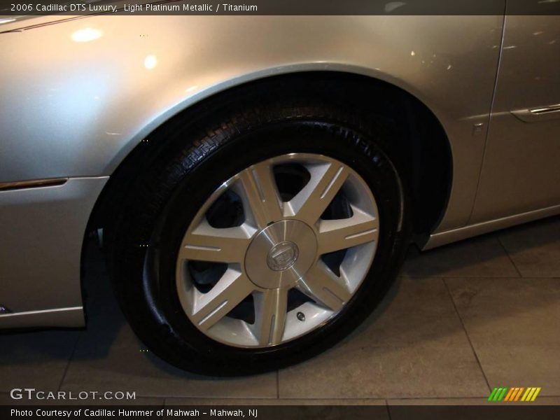 Light Platinum Metallic / Titanium 2006 Cadillac DTS Luxury