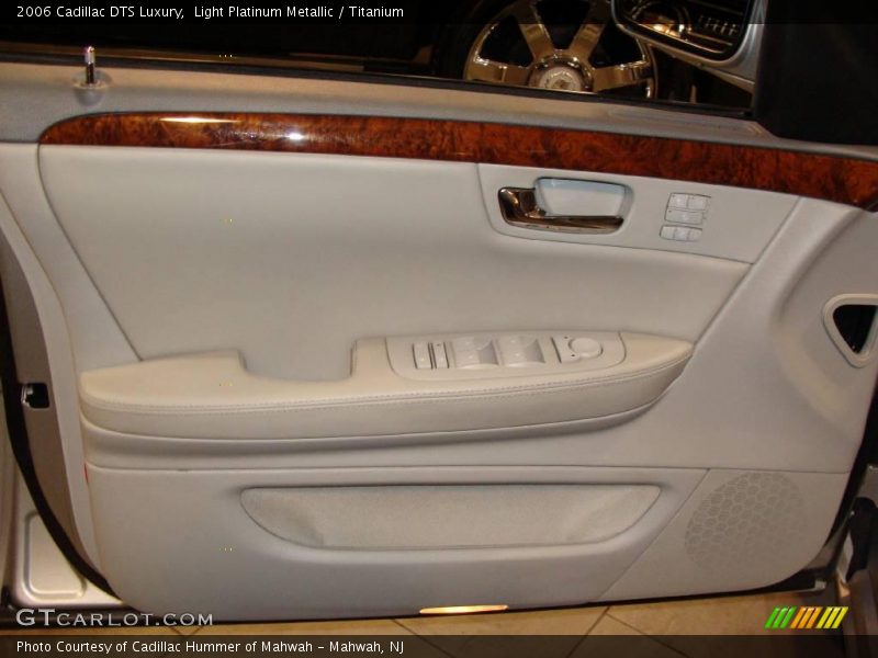 Light Platinum Metallic / Titanium 2006 Cadillac DTS Luxury