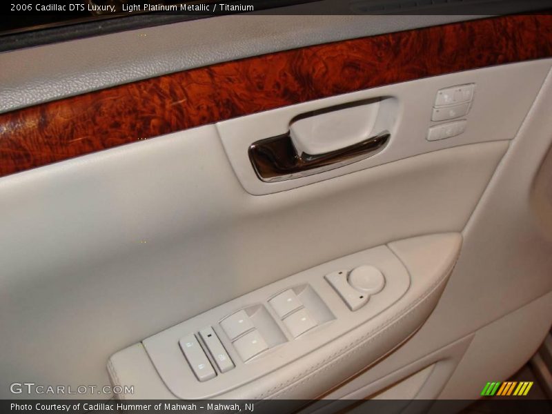 Light Platinum Metallic / Titanium 2006 Cadillac DTS Luxury