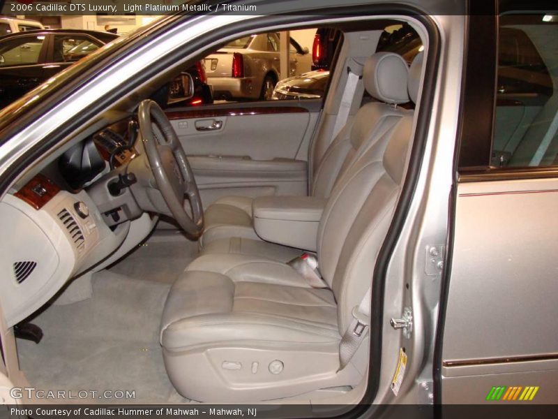 Light Platinum Metallic / Titanium 2006 Cadillac DTS Luxury