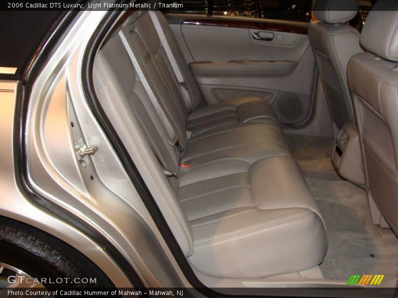 Light Platinum Metallic / Titanium 2006 Cadillac DTS Luxury