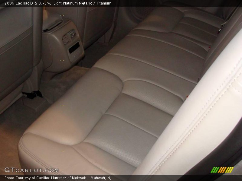 Light Platinum Metallic / Titanium 2006 Cadillac DTS Luxury