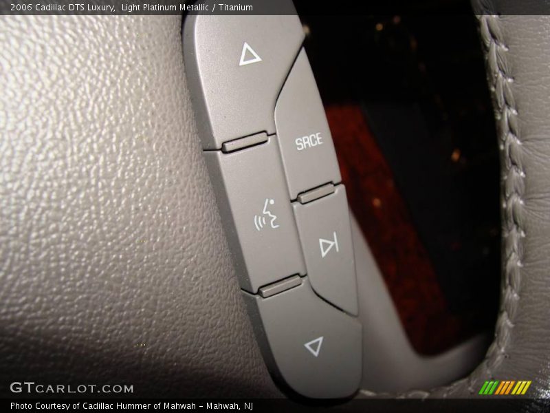 Light Platinum Metallic / Titanium 2006 Cadillac DTS Luxury