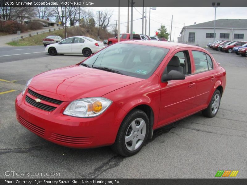 Victory Red / Gray 2005 Chevrolet Cobalt Sedan