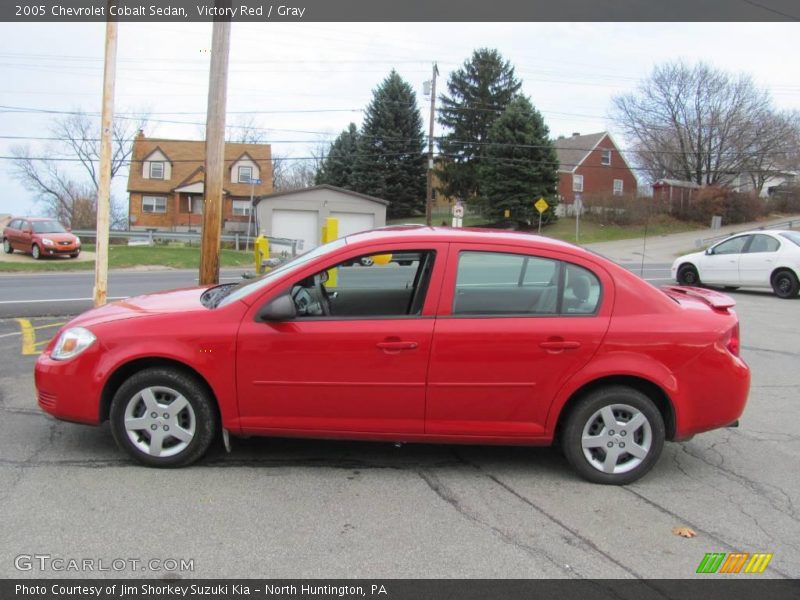 Victory Red / Gray 2005 Chevrolet Cobalt Sedan