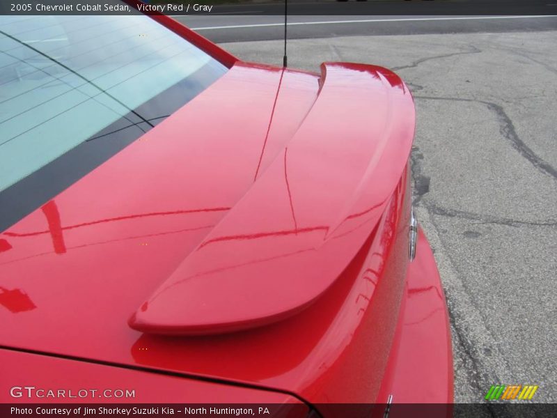 Victory Red / Gray 2005 Chevrolet Cobalt Sedan
