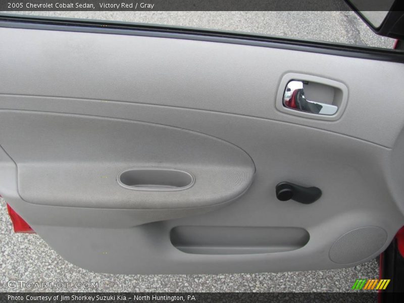Victory Red / Gray 2005 Chevrolet Cobalt Sedan